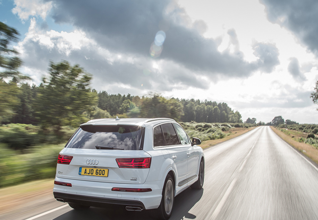 Dynamic rear indicators and LED headlights are just some of the changes introduced to the Q7. 