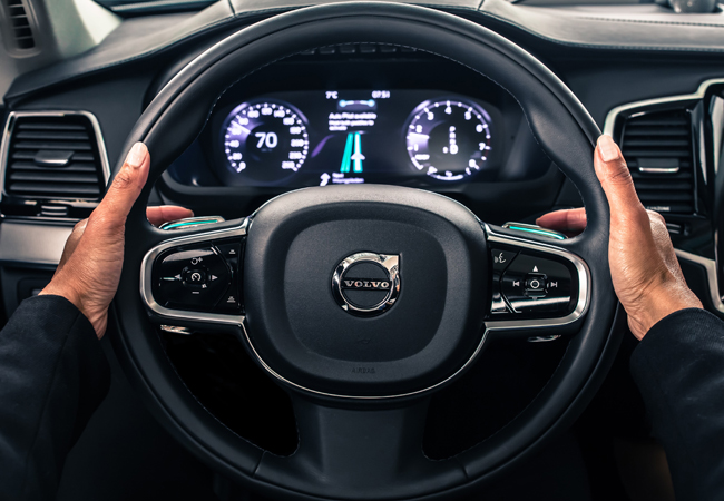 Autonomous driving gets a big tick in Volvos thanks to the IntelliSafe Auto Pilot System. 