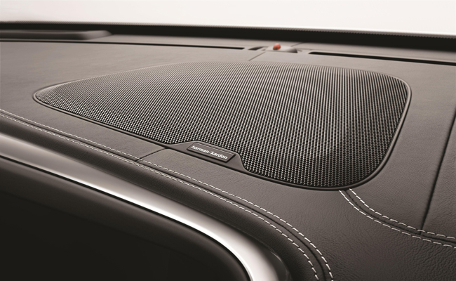 Clarity and style, the HARMAN audio system complements the Volvo XC60 perfectly. 