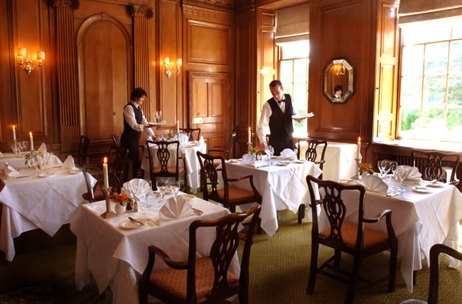Food - waiters setting oak room