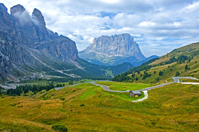 The Great Dolomite Road is a breathtaking scenic drive that crosses the alpine passes, connecting the Bozen and Bolzano regions.