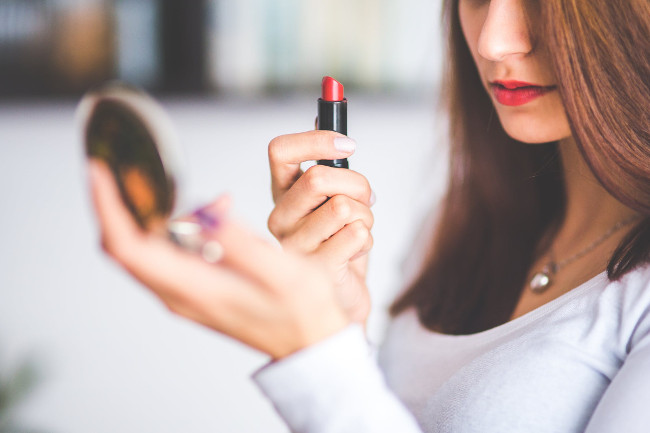 How to touch up makeup correctly in 7 steps Luxury Lifestyle Magazine