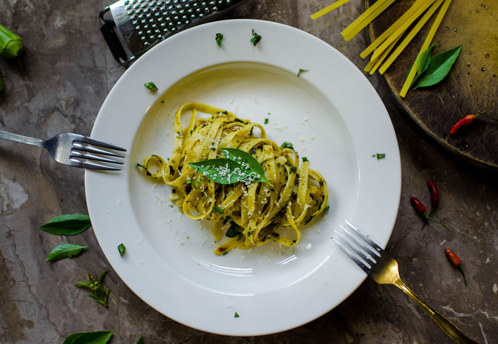 pasta-with-parmesan-1256875