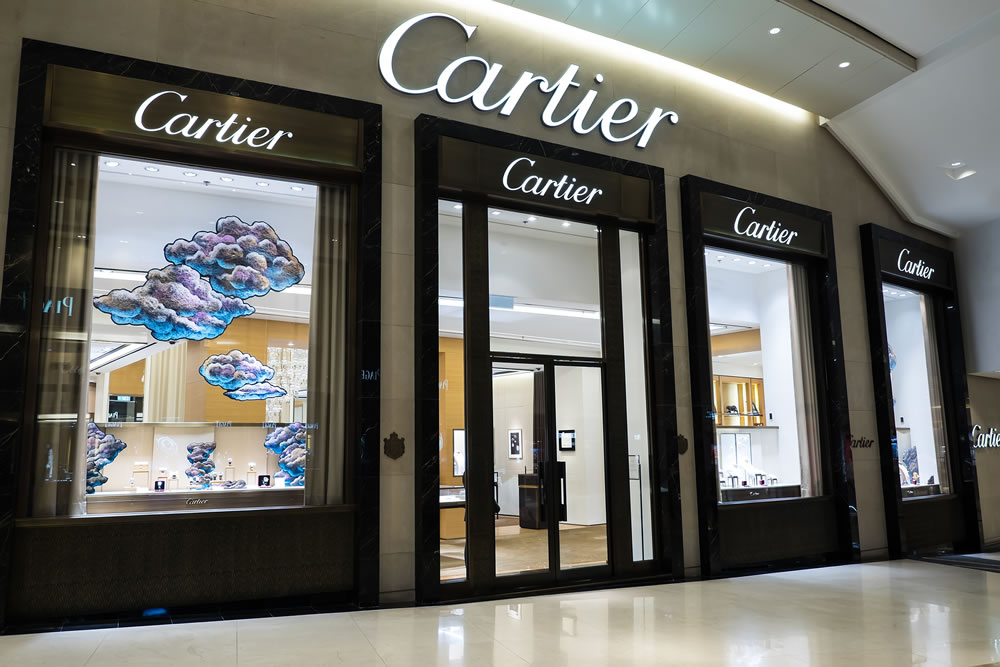 bigstock-Cartier-Fashion-House-Boutique-107740517