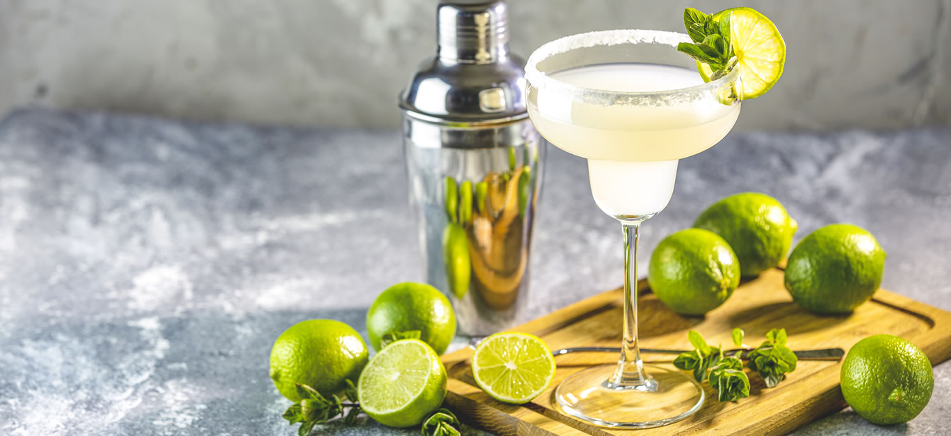 How to Order a Margarita: Expert Tips for the Perfect Cocktail