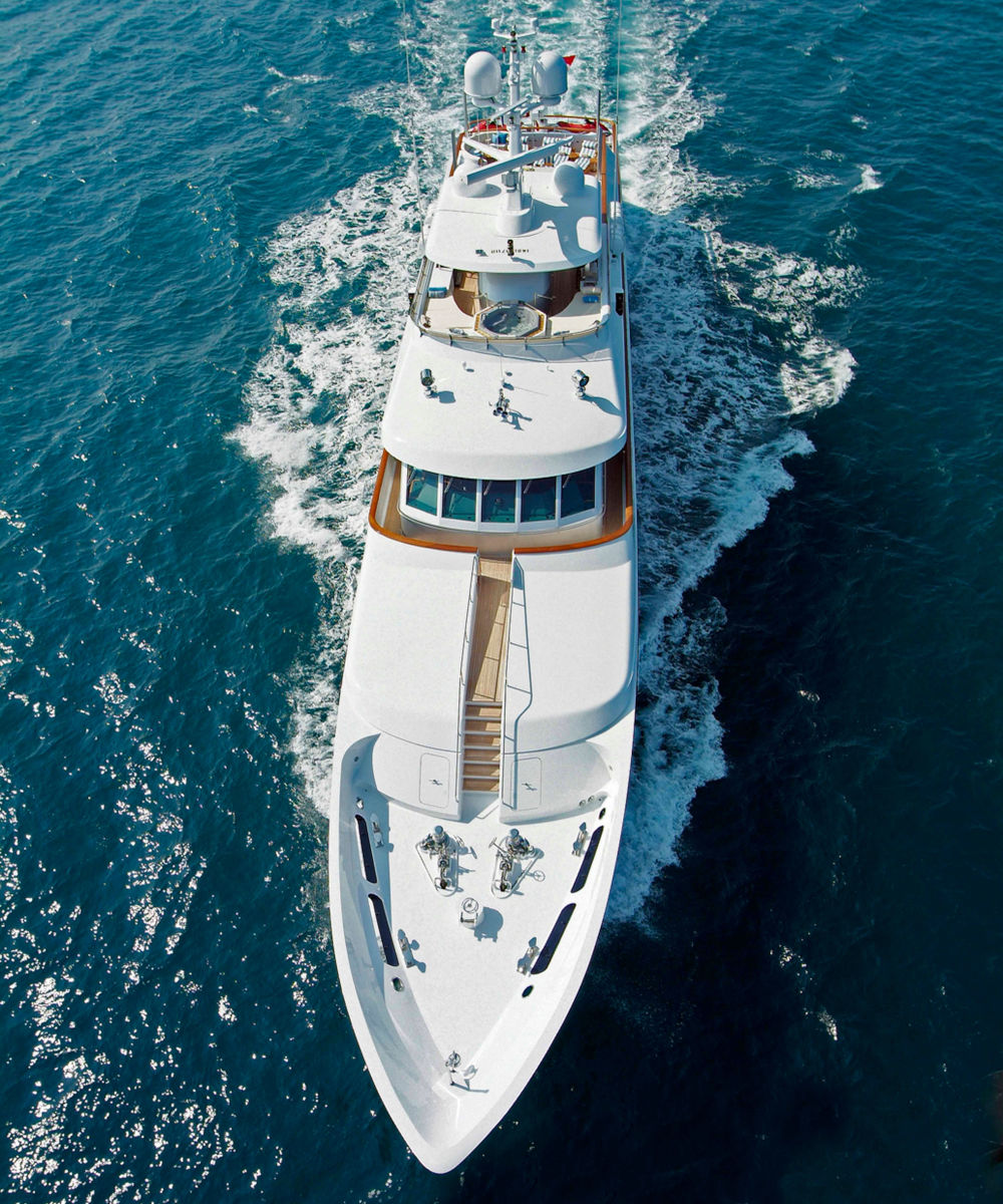 Large yacht 