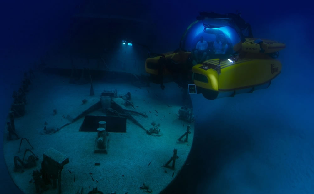 The Triton 3300/3 Submersible under water