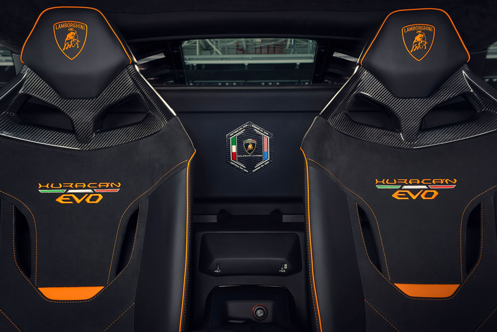 Lamborghini Huracán EVO interior