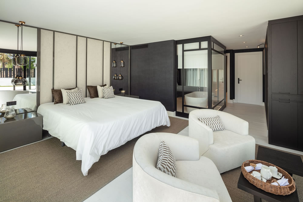 luxury villa master bedroom