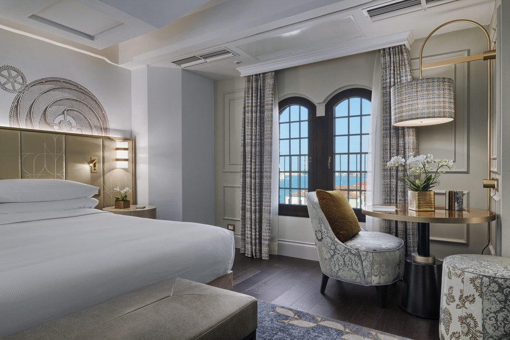 Hilton Molino Stucky Venice luxury bedroom