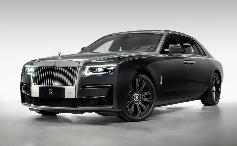 Rolls-Royce Made 30 Attempts To Paint This Bespoke Cullinan