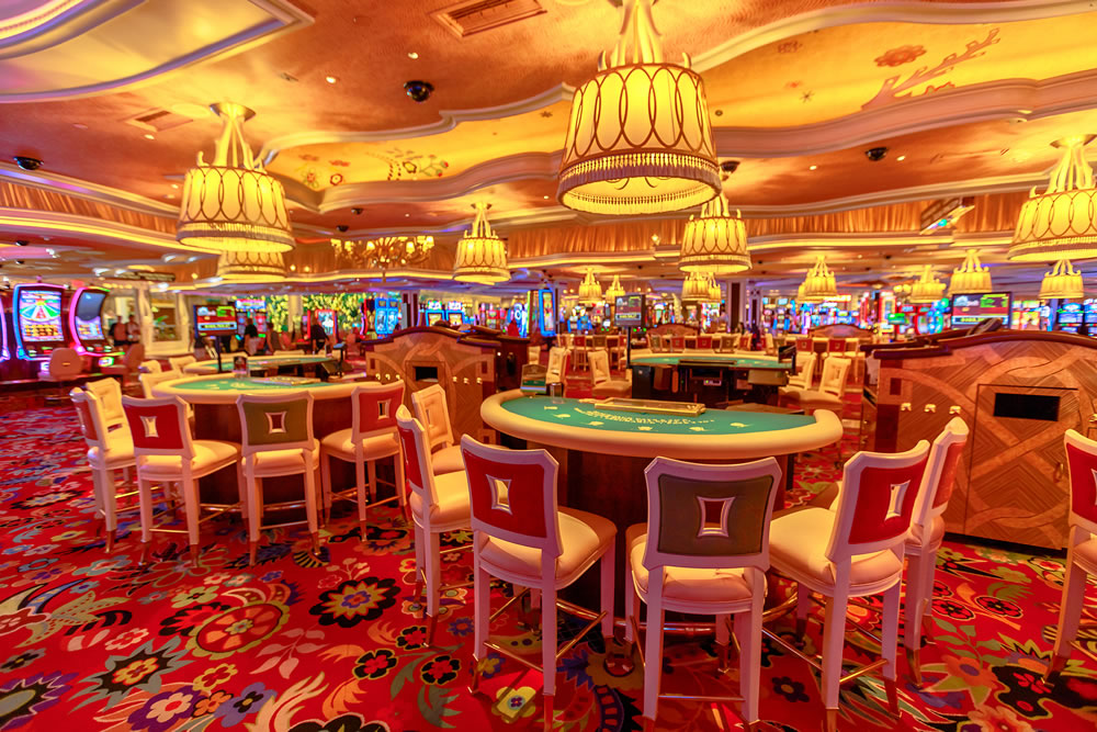 blackjack tables and slot machine inside the luxurious Wynn Las Vegas Resort Hotel