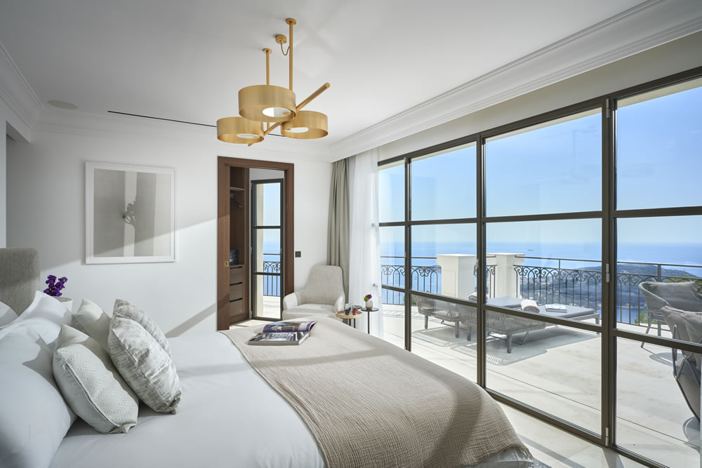 luxury villa bedroom