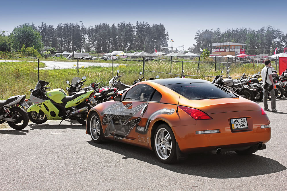 Nissan 350Z on the background of motorcycles