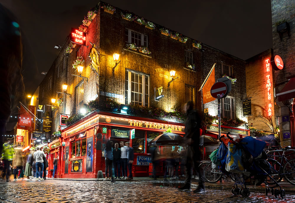 A busy nightlife of the Temple Bar area in Dublin, Ireland