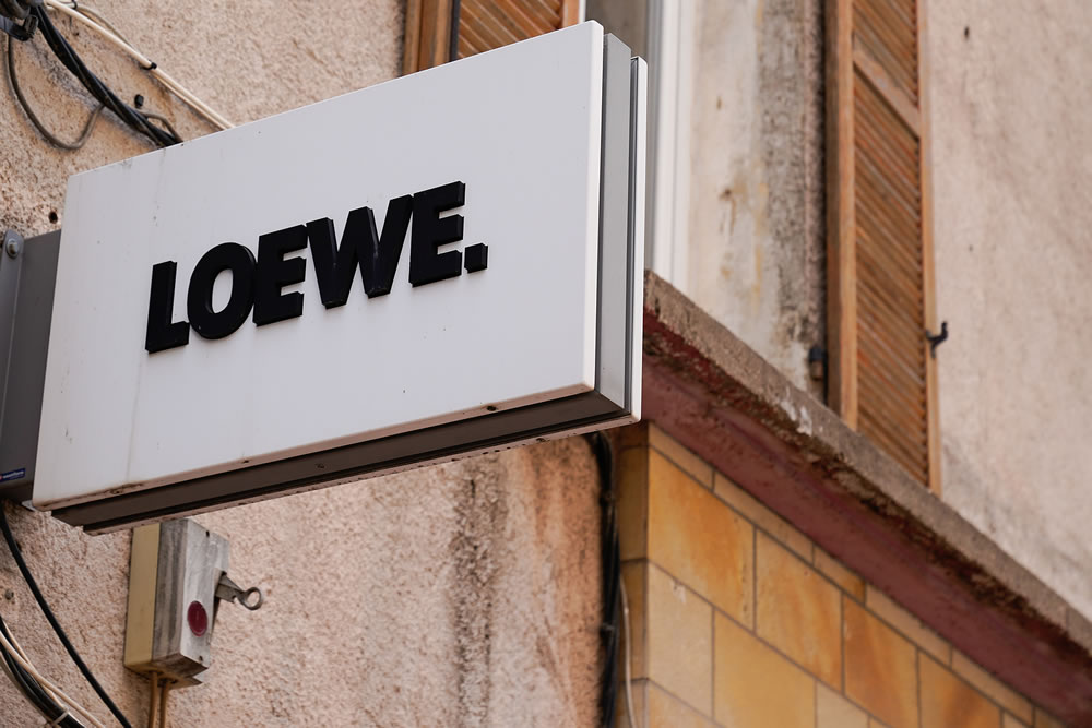 loewe spanish logo brand store