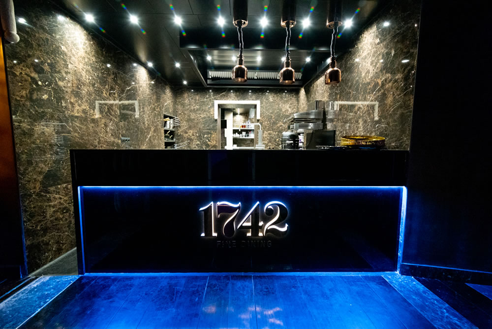1742 Ibiza sign
