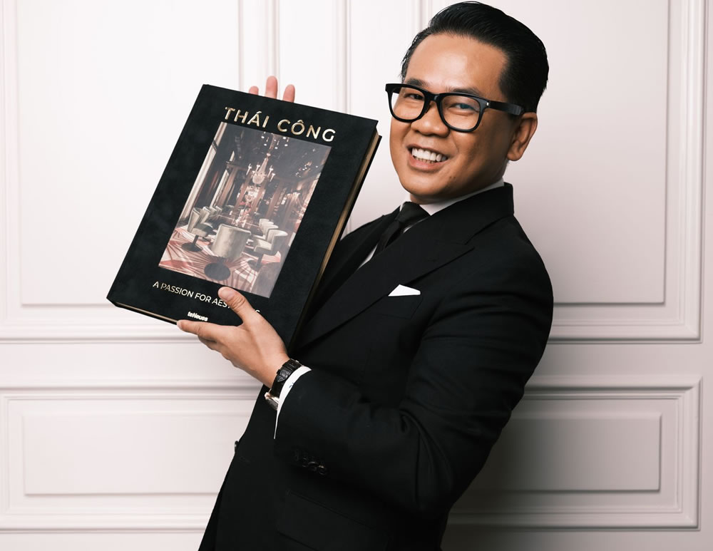 Thái Công with his book