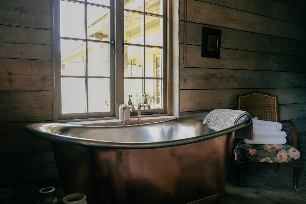 farmstead lodge bath