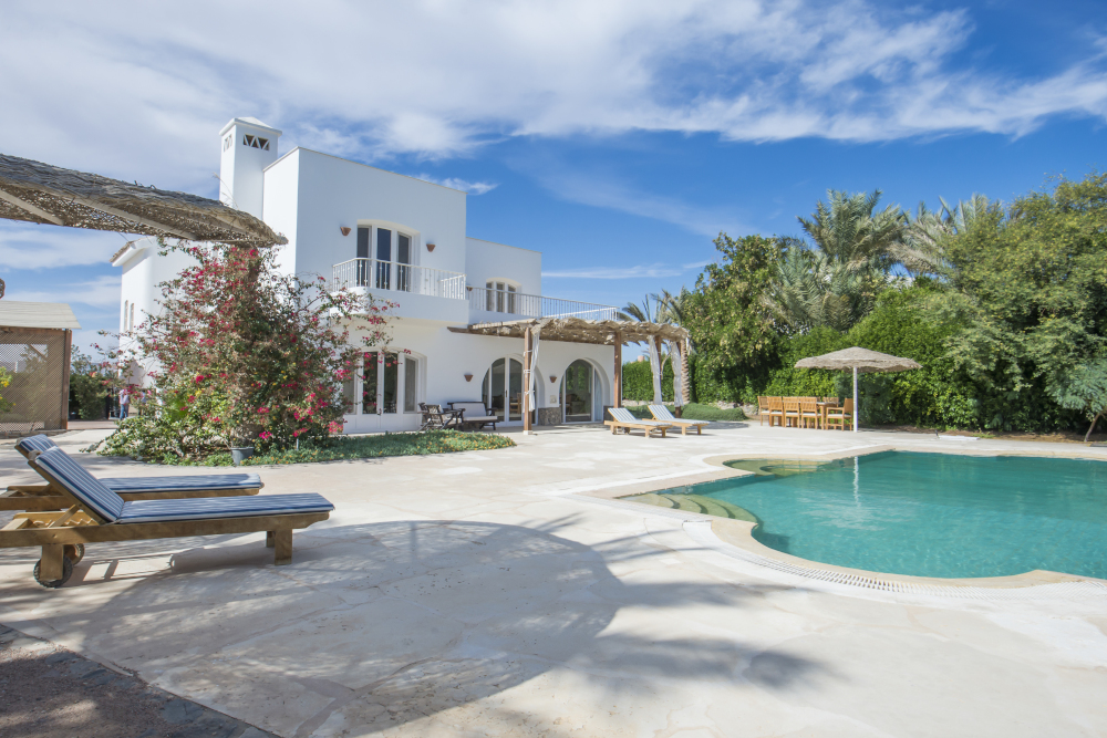 luxury villa swimming pool