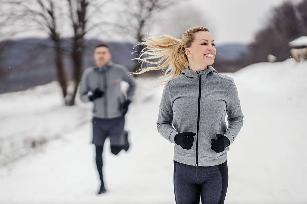 runners in the snow