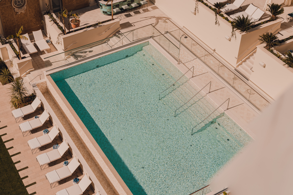 Carlton Cannes swimming pool