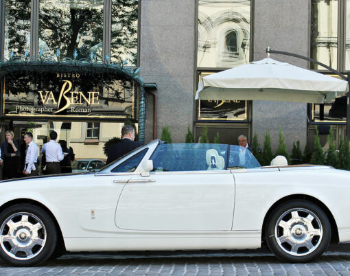 Rolls-Royce Phantom Drophead Coupe. White. Luxury car. Royal Cabriolet