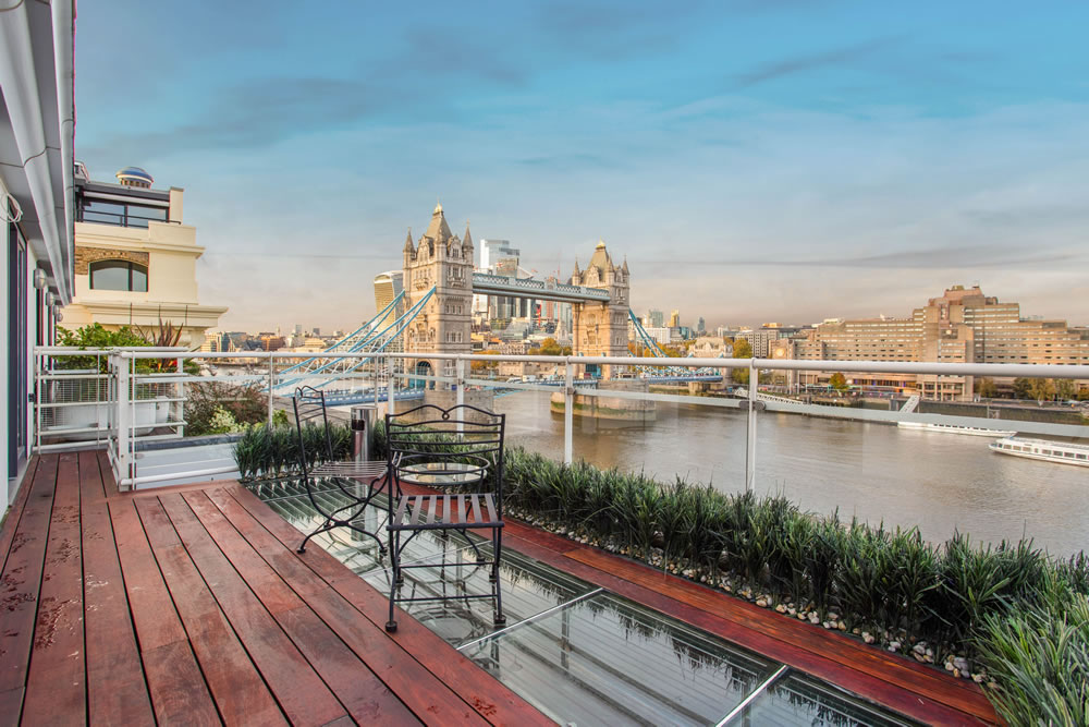 Butler’s Wharf penthouse terrace with view