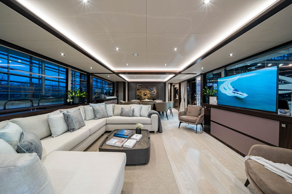 Meros Yachtsharing luxury yacht interior