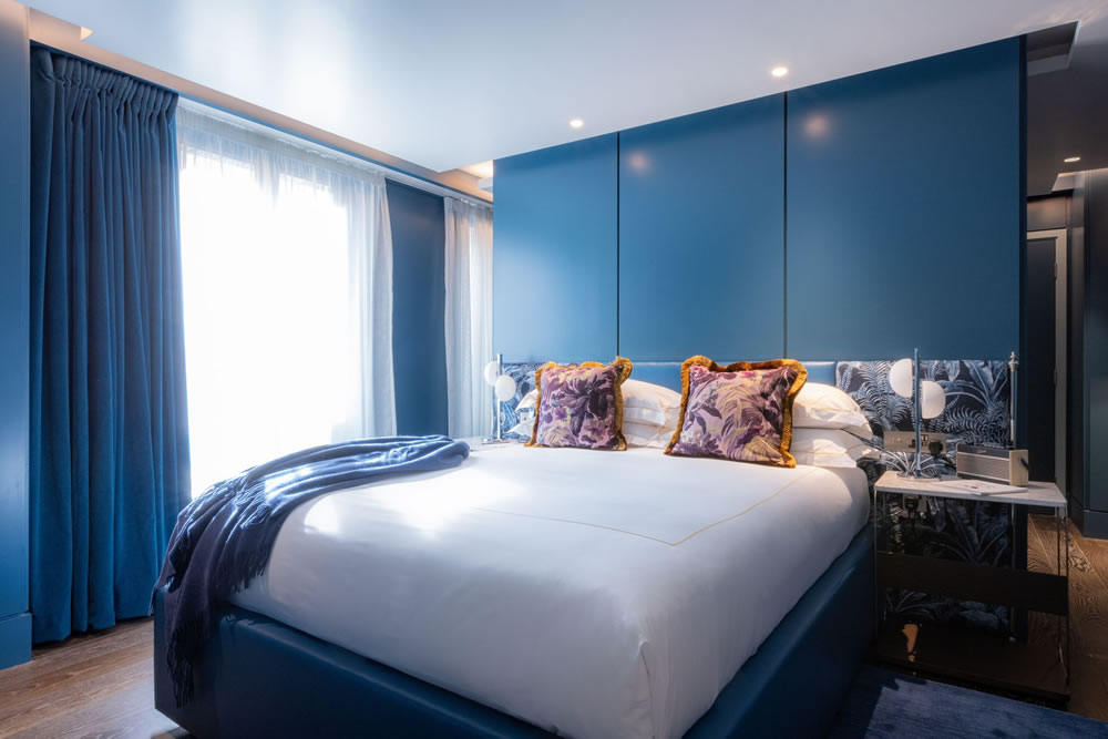 Sun Street Hotel bedroom blue