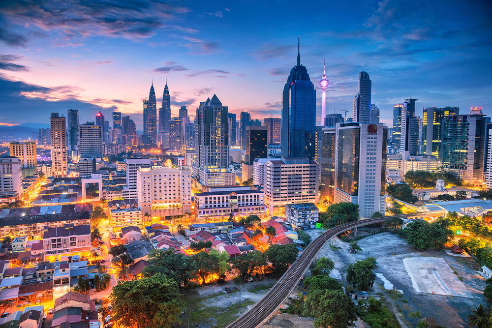 Kuala Lumpur.  Imagem da paisagem urbana de Kuala Lumpur, Malásia, ao nascer do sol.