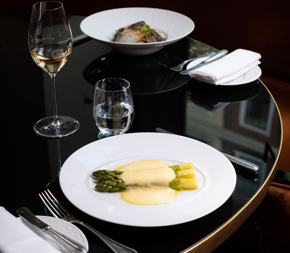 Le Comptoir Robuchon dishes on table