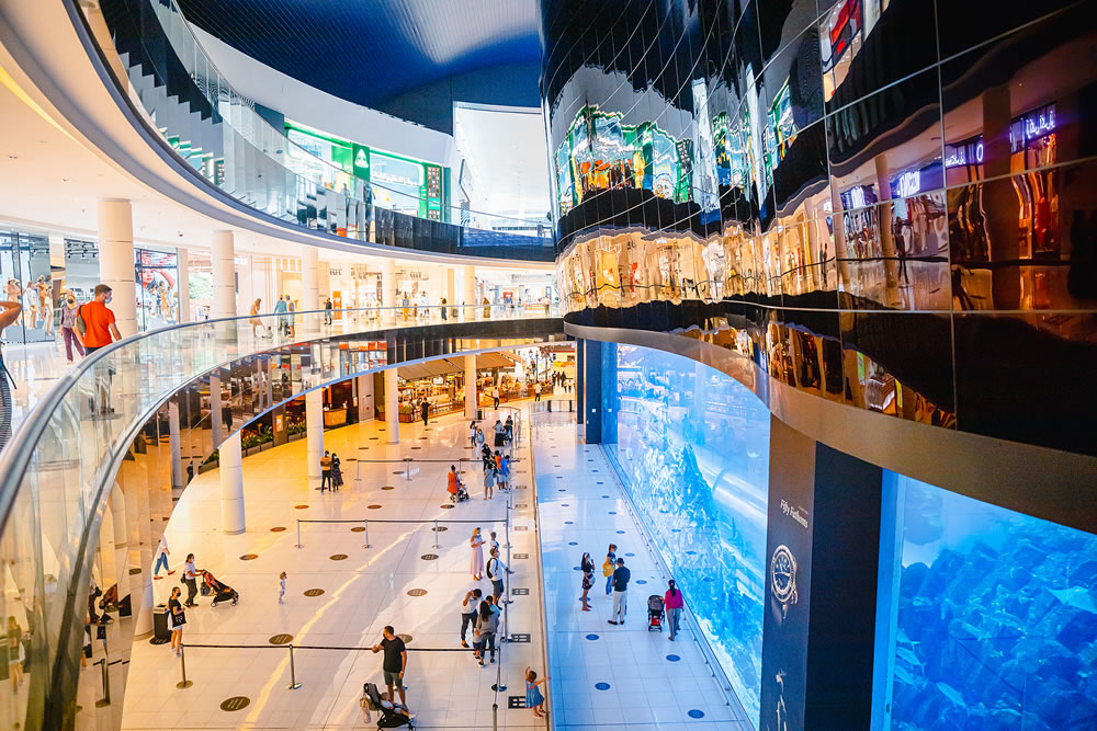 Aquarium of the Dubai mall. People visiting Dubai shopping mall