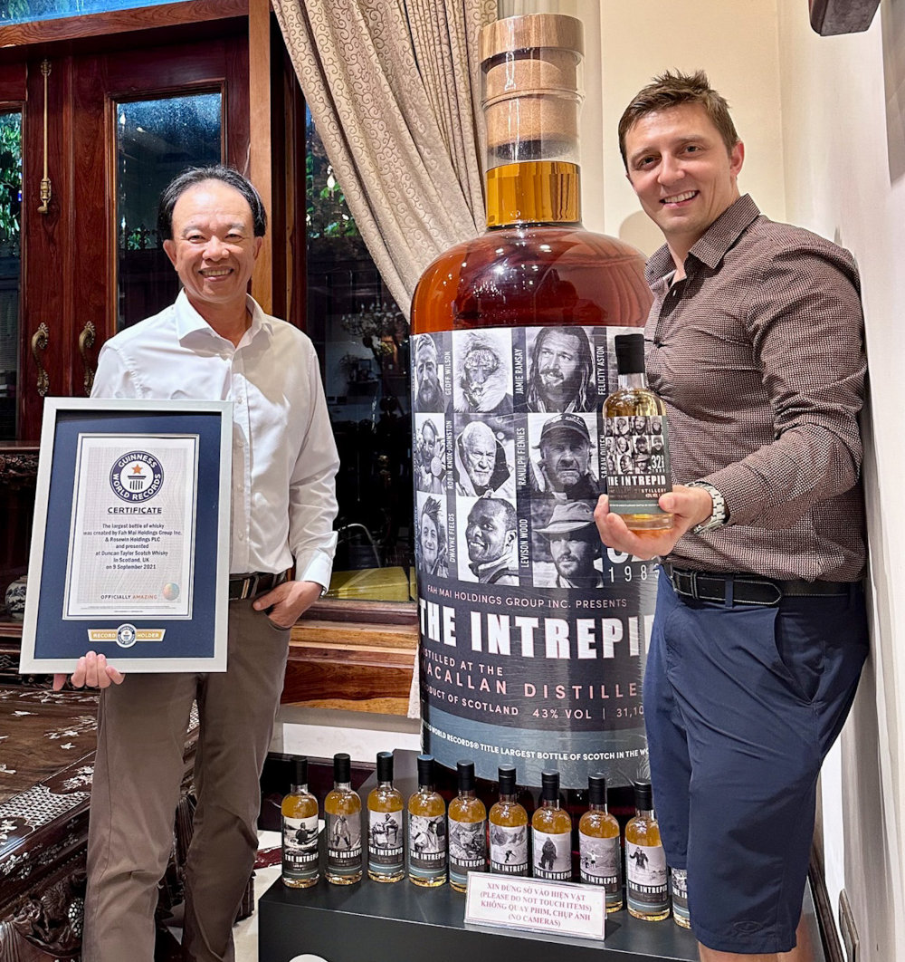 Viet Nguyen Dinh Tuan receives his whisky from Daniel Monk