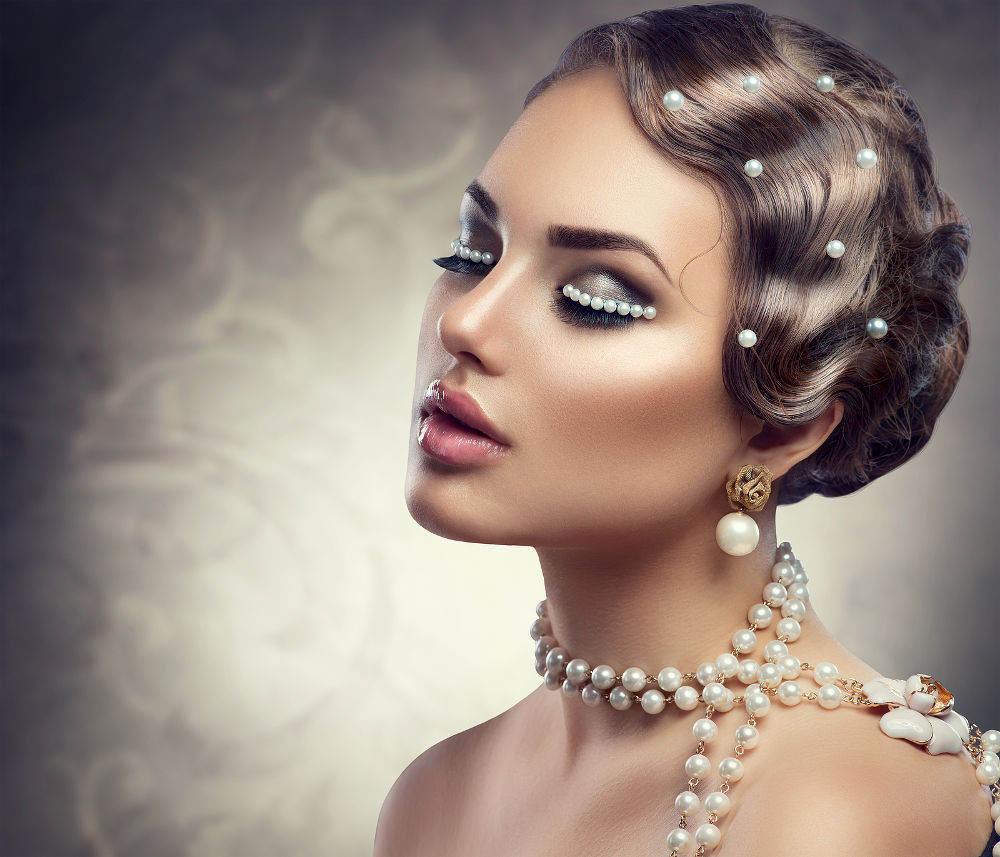 Retro Styled Makeup With Pearls