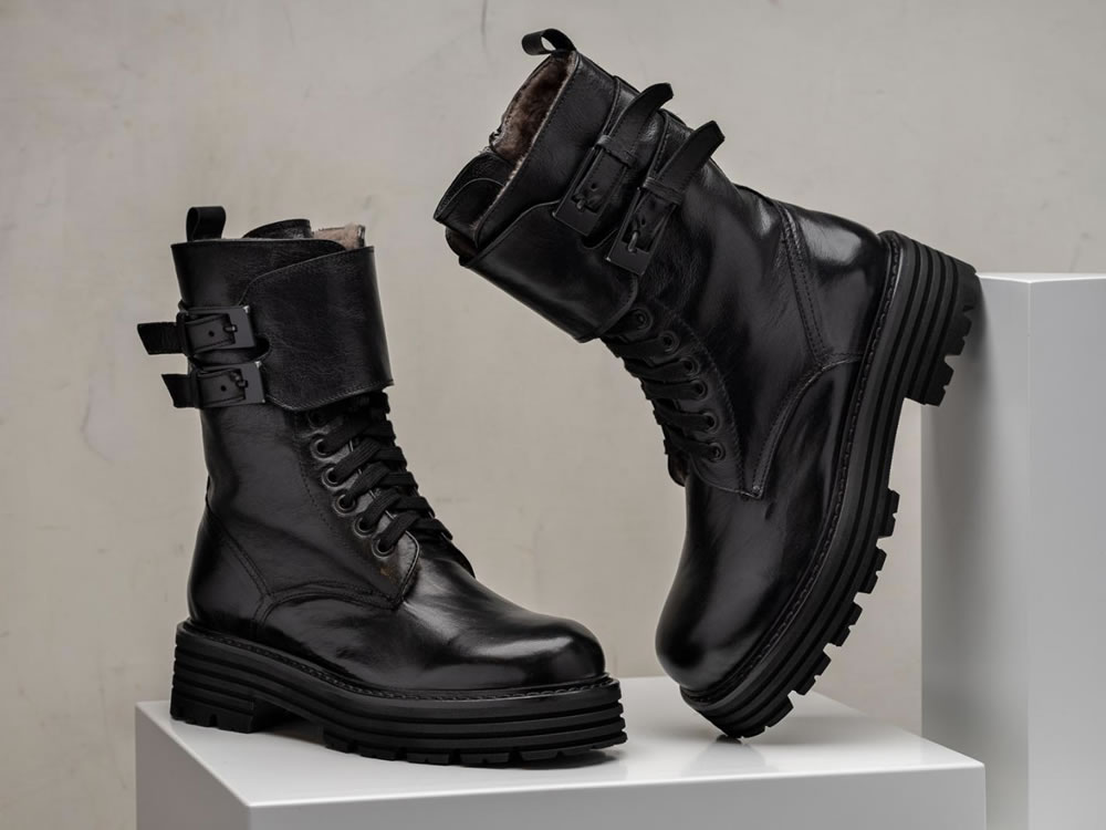 LUKURË black boots