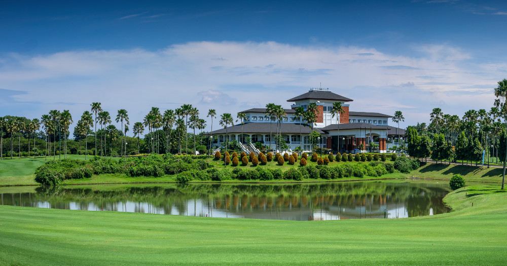 Emeralda Golf Club clubhouse