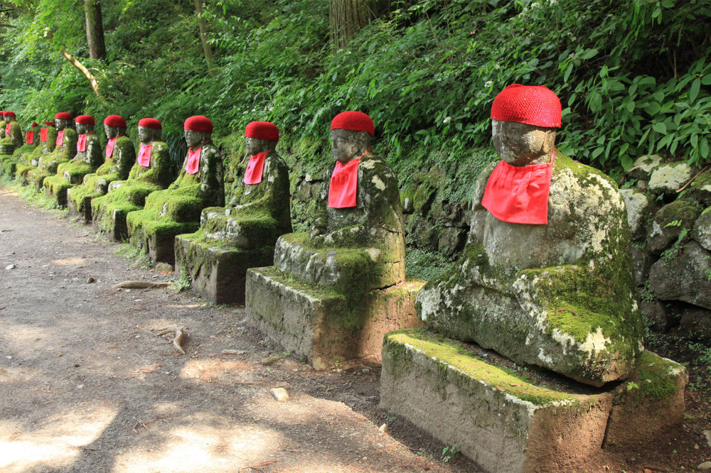 Jizo statues at Kanmangafuchi Abyss
