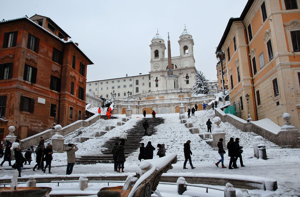 Spanish Steps covered by snow, a very rare event for a city like Rome