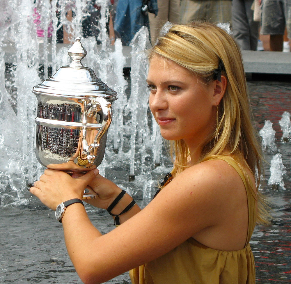 US Open 2006 champion Maria Sharapova holds US Open trophy after her win the ladies singles final on September 10, 2006 in Flushing, New York.