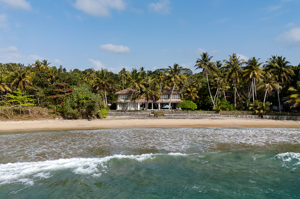Nilwella Palms villa by the beach
