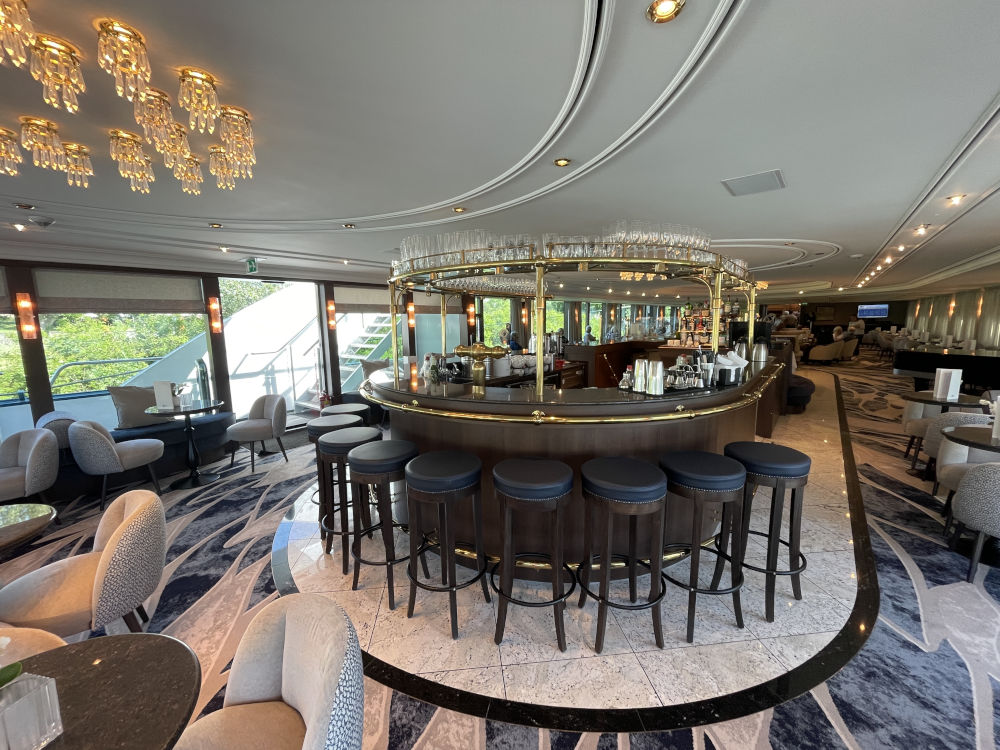 riviera lounge