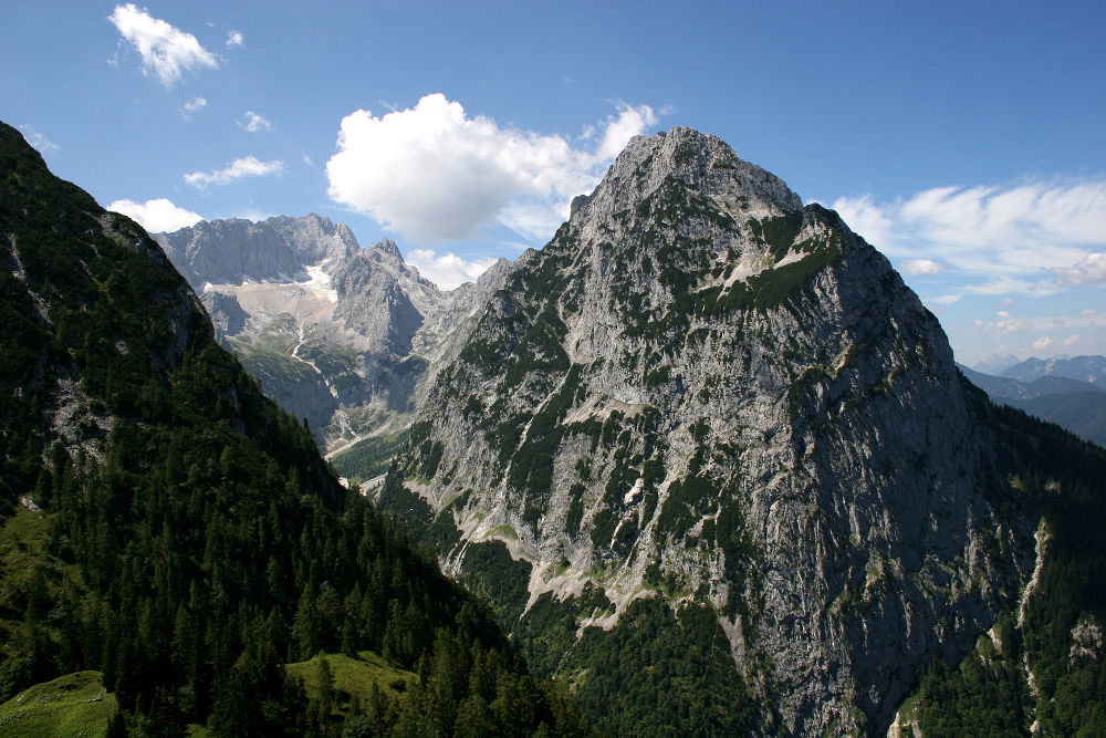 Germany's highest mountain: A guide to the Zugspitze and the valley below