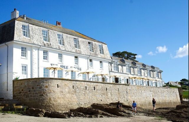 The Idle Rocks in St Mawes, Cornwall is delighted to announce the highly anticipated relaunch of the hotel’s respected restaurant, Reef Knot. 

Showcasing the freshest of local ingredients and daily caught fish  the seaside restaurant, which overlooks St Mawes’ harbour, will now be led by the culinary prowess of acclaimed Executive Head Chef Stuart Shaw.
 
Following its recent refurbishment, The Idle Rocks invites guests to enjoy its brand-new, innovative restaurant concept.